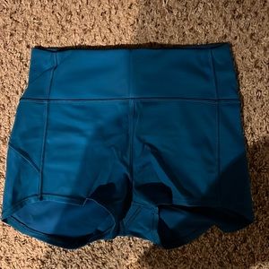 Lululemon - generation 1 nulu shorts - sz 6